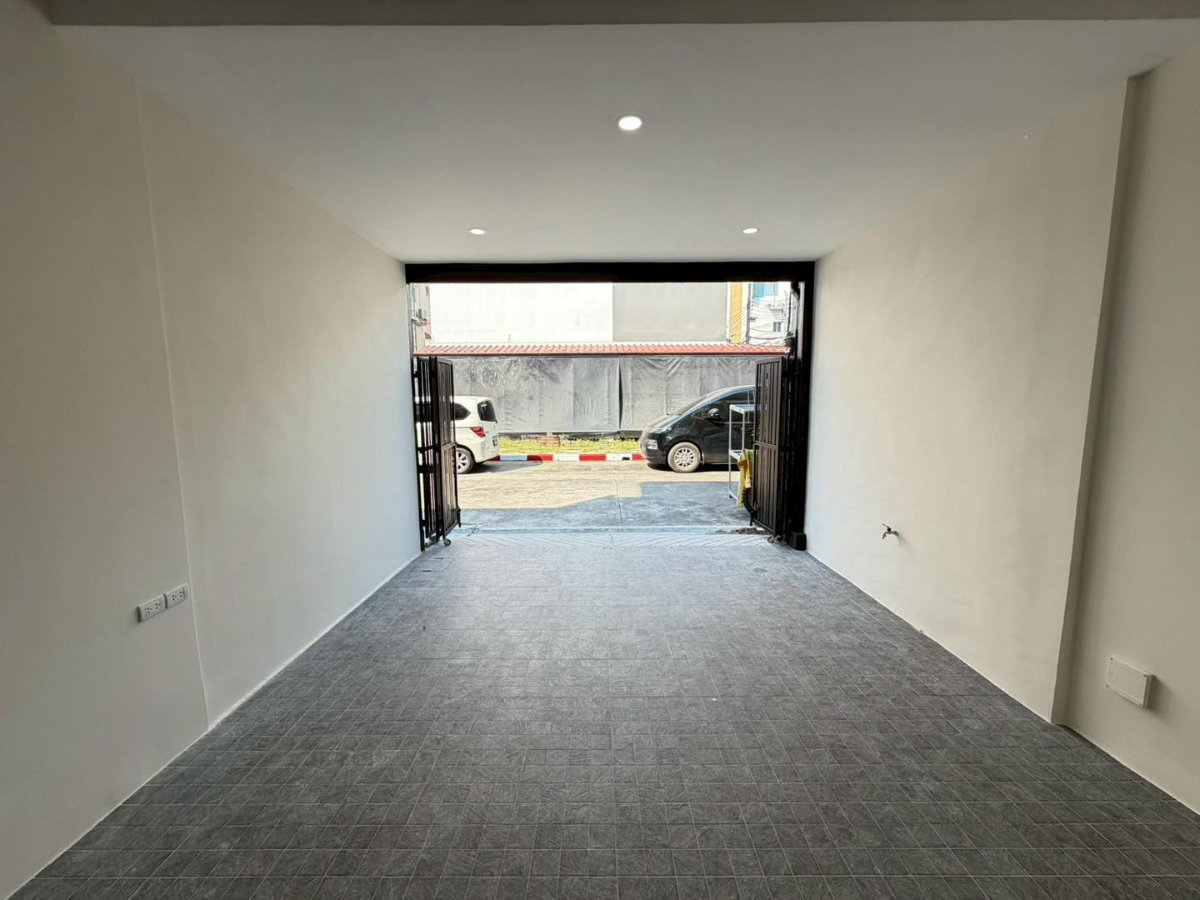 รูป ขายทาวน์โฮม : โครงการซิกเนเจอร์ วัชรพล พื้นที่ 17 ตารางวา 3 ห้องนอน 3 ห้องน้ำ ตกแต่งใหม่พร้อมอยู่ - รูปที่ 11/20