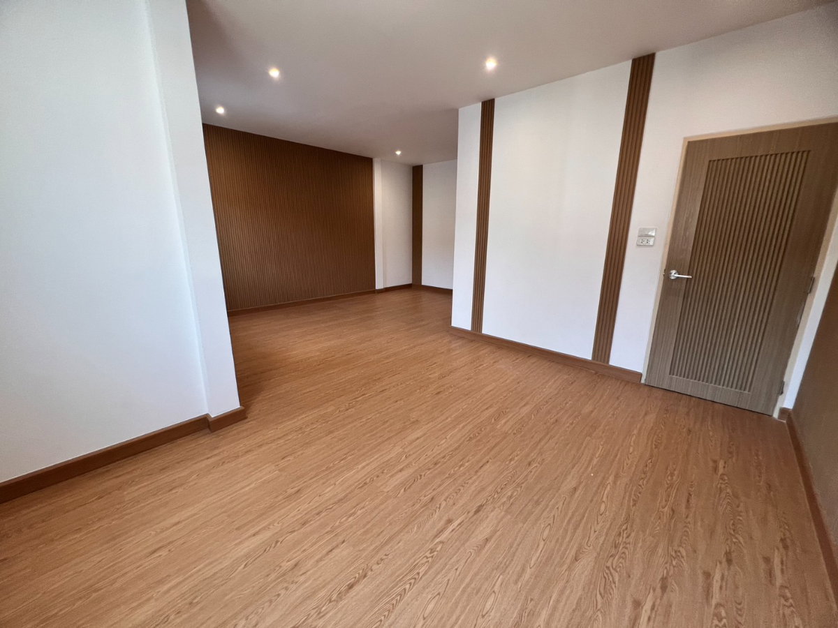 รูป 🎉 ขายทาวน์โฮม 2 ชั้น 🌟 ในซอยจรัญ 35 🌟 22.6 ตรว 🌟 รีโนเวทใหม่สไตล์มินิมอล 🏡 - รูปที่ 24/30