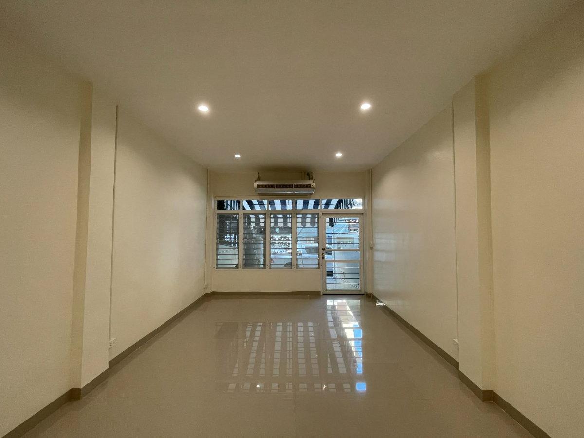 รูป รีโนเวทใหม่ให้เช่า ทำเลสุขุมวิท 93 เดินถึง BTS แค่ 150 เมตร - รูปที่ 8/36