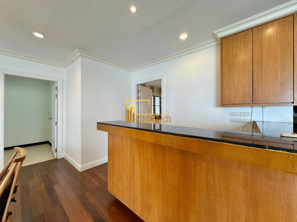 รูป Expansive 3 Bedroom Duplex Apartment in Phrom Phong Area - BR0119AP - รูปที่ 9/50