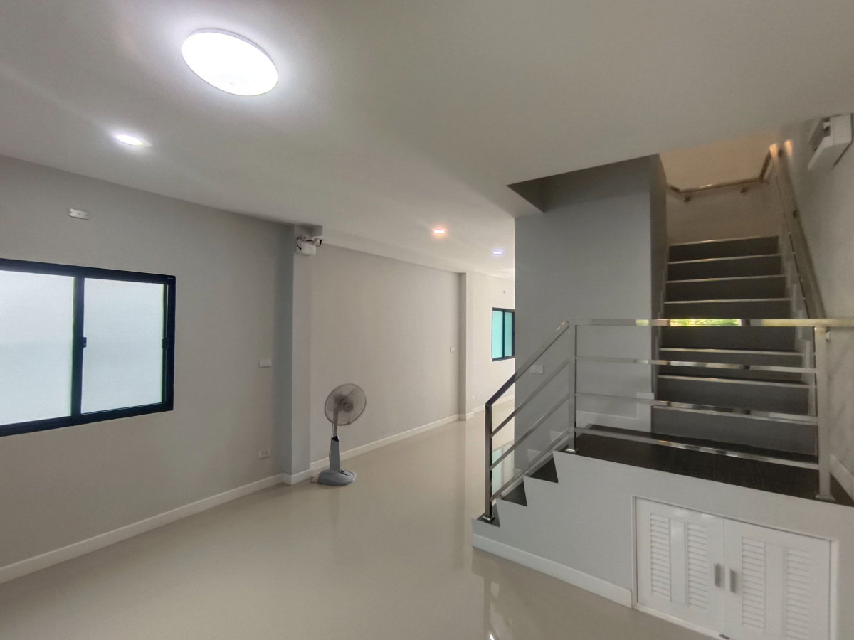 รูป บ้านใหม่พร้อมอยู่ รังสิต คลอง 1 ครัว Built-in สวย ไม่ต้องทำเพิ่ม เข้าอยู่ได้เลย ทำเลดี ใกล้ฟิวเจอร์พาร์ค รังสิต เดินทางสะดวก 2.xx ลบ. - รูปที่ 8/30