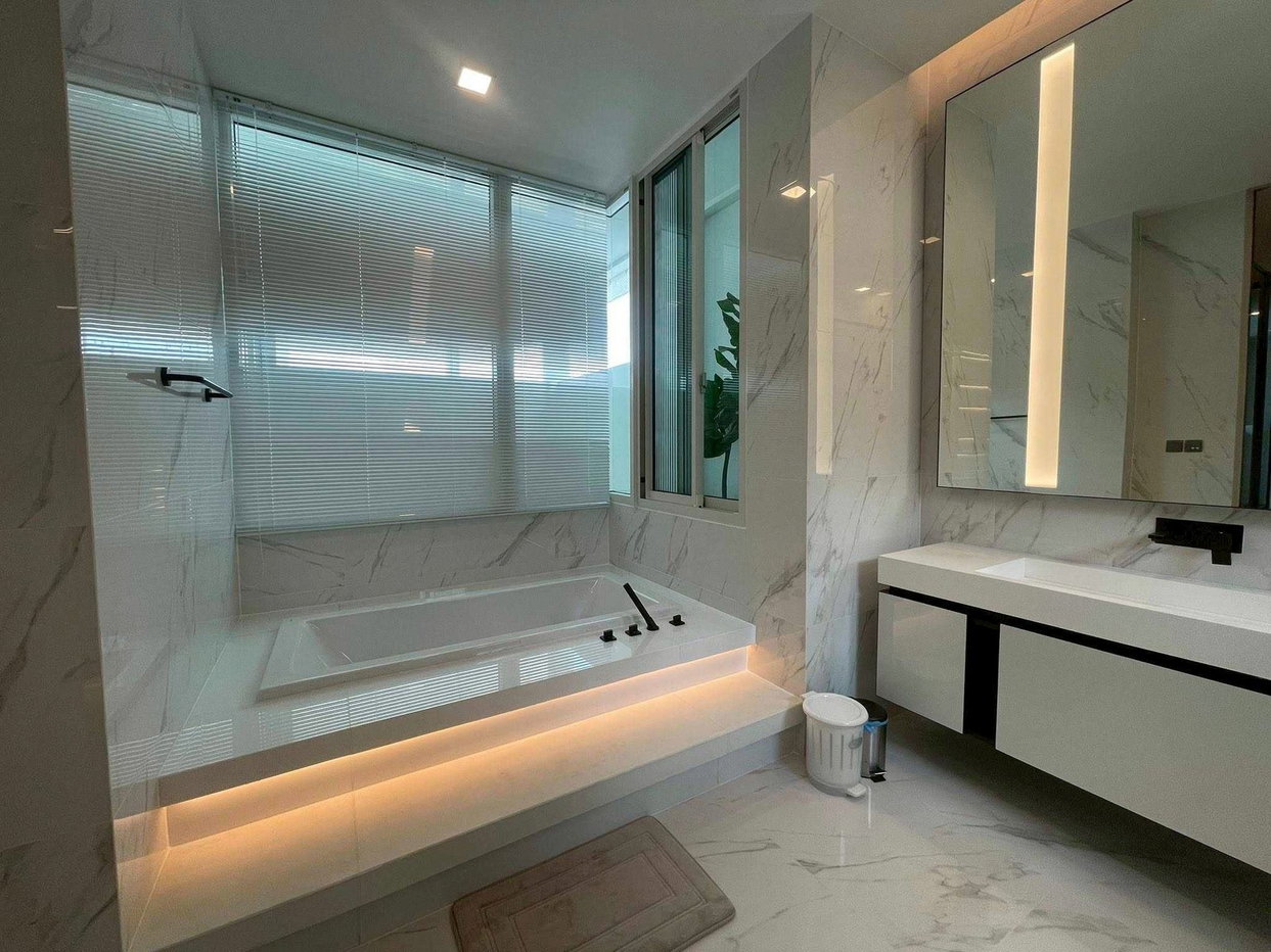 รูป Luxury House for Rent Ekkamai-Ramindra | Family Home Prime Location | Near BTS Mayalap | 220,000 THB/Month- LTH14859 - รูปที่ 6/6