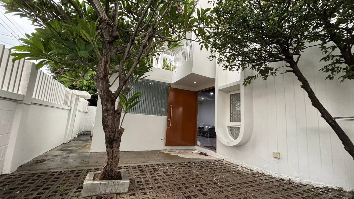รูป R107 📣บ้านเดี่ยวรีโนเวทใหม่ ทำเลทอง ลาดพร้าว-วังหิน 74 ใกล้แหล่งของกิน คาเฟ่ ร้านดังเพียบ 🌟 เพียง 14.9 ล้านบาท - รูปที่ 3/13