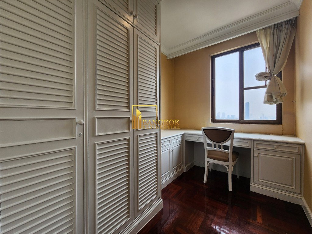 รูป Desirable 4 Bedroom Duplex Apartment in Phrom Phong Area - BR0452AP - รูปที่ 28/39