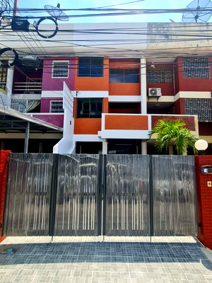 Townhouses for sale MRT Sutthisan : For Sale Townhouse 5 Floors, Ready to stay at Soi. Inthamara35 