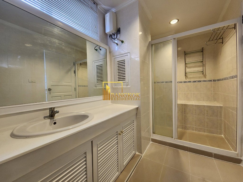 รูป Desirable 4 Bedroom Duplex Apartment in Phrom Phong Area - BR0452AP - รูปที่ 24/39