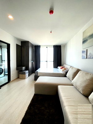 Condos for rent : Corner room good location free CAM fees !!! 5 min to BTS Udomsuk