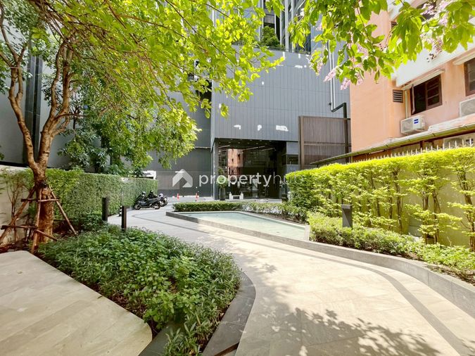 Knightsbridge Space Rama 9
