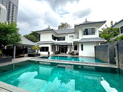 Houses for rent Outer Sukhumvit : Luxury house with private swimming pool in the heart of Thonglor ** NO CO-AGENT **