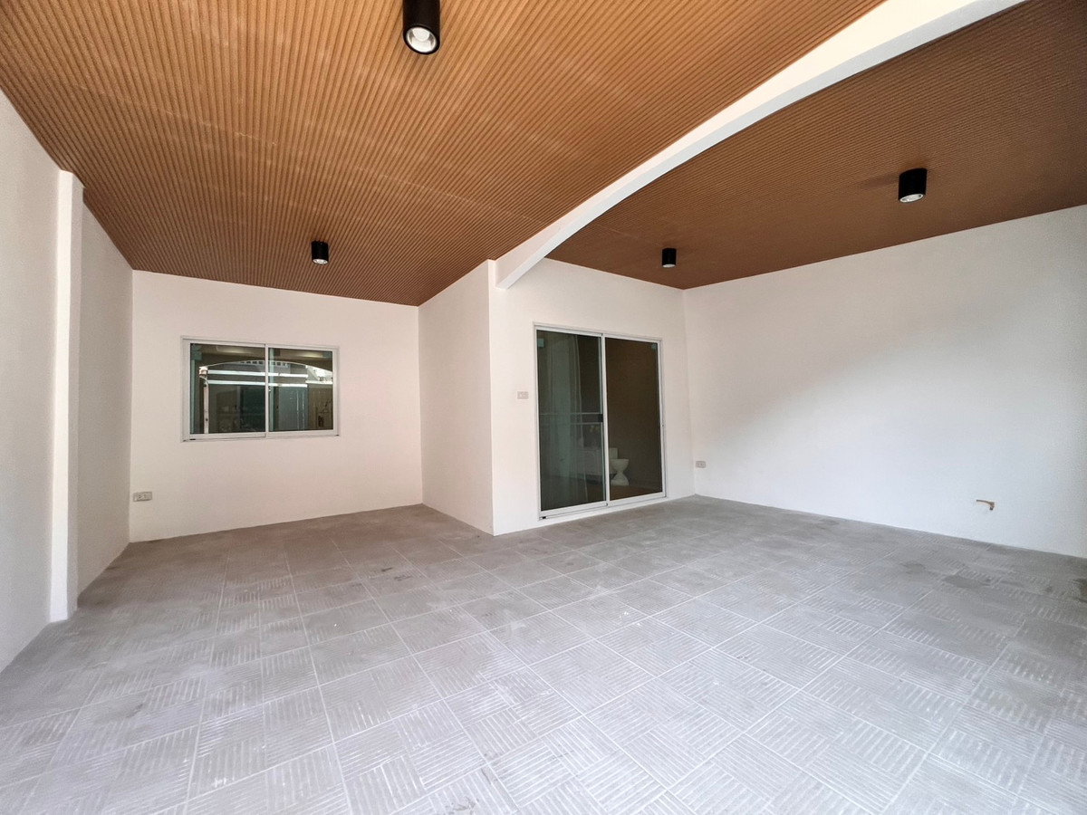 รูป 🏠 ทาวน์โฮม 2 ชั้น ใกล้ 🚇 MRT จรัญฯ 📍 ทำเลดี เข้าเมืองง่าย 🏘️  ✔️ รีโนเวทใหม่ทั้งหลัง สไตล์มินิมอล - รูปที่ 4/28