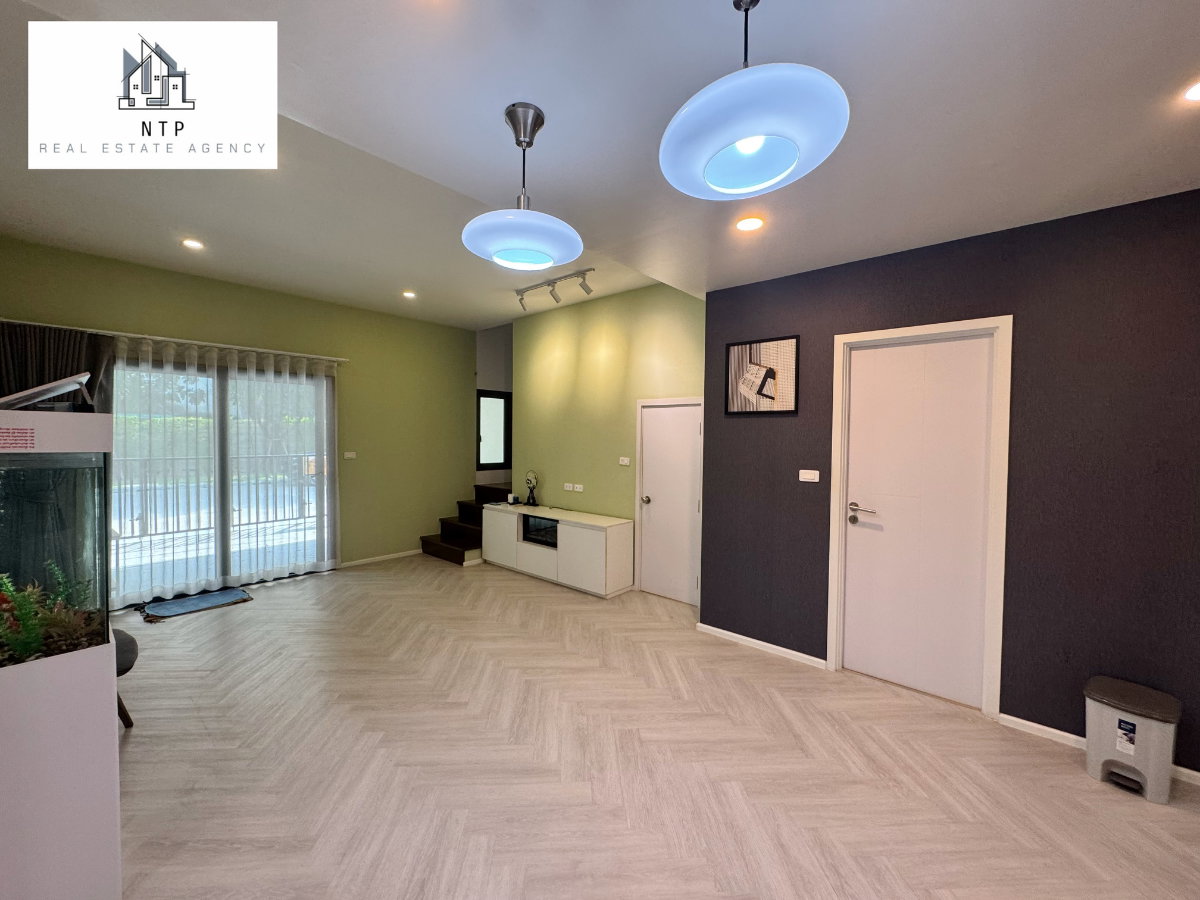 รูป ให้เช่า 🚨 Townhome 3 ชั้น ทำเลดี รถไม่ติด หน้าหมู่บ้านมี Community Mall เดินไปได้เลย ใกล้ Mega Bangna ไม่ถึง 10 นาที บ้านติดถนนสุขาภิบาล2 ใกล้เจโม - รูปที่ 2/45