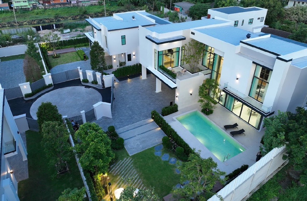 รูป 🌇 💦🏊‍♂️ Luxury Pool Villa💦 ย่านราชพฤกษ์ – ปิ่นเกล้า ทำเลศักยภาพ ใกล้ 🚇 รถไฟฟ้า 🛍️  - รูปที่ 4/13