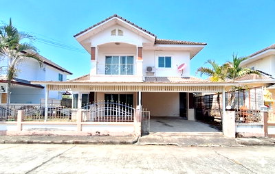 ขายบ้านเดี่ยว : ขายบ้านโครงการธนาพร เลคโฮม  แยกหลุยส์ ตรงข้ามนานาชาติ Mill hill เชียงใหม่-สันกำแพง เนื้อที่ 60 ตร.ว.3นอน 3 น้ำ 2 ครัว 2 จอด ราคา 2.5 ล้านบาท 
