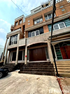 Townhouses for rent Bangkok : 6 Bedroom Townhouse for rent in Khlong Tan Nuea, Bangkok  6153992