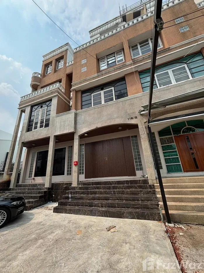 รูป ทาวน์เฮ้าส์ให้เช่า 6 ห้องนอน ใน คลองตันเหนือ, กรุงเทพมหานคร 6153992 - รูปที่ 1/16