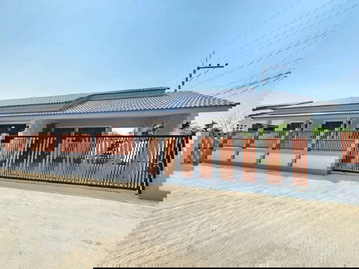 รูป ปล่อยเช่าบ้านใหม่พร้อมเฟอร์ฯ โซนสารภีหลังเทศบาลขัวมุง เดินทางสะดวกมาก หน้าปากซอยมี 7-11 , ตลาดสด - รูปที่ 1/20