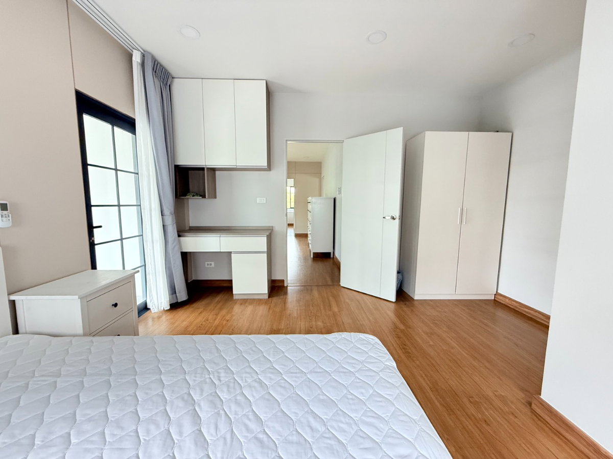 รูป ให้เช่า Centro Bangna บ้านเดี่ยว 2 ชั้น 296 sq.m. ฟังก์ชัน 4 ห้องนอน 4 ห้องน้ำ 3 จอดรถ.พร้อมเข้าอยู่ - รูปที่ 8/16