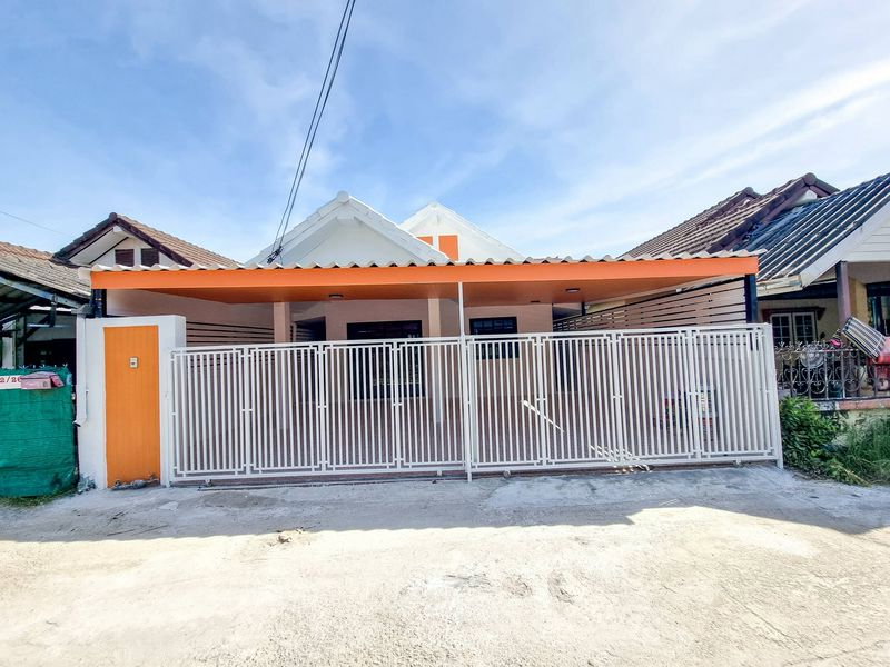 รูป ขายด่วน! บ้านเดี่ยวรีโนเวทใหม่ ใกล้เครือสหพัฒน์-นิคมแหลมฉบัง - รูปที่ 1/11