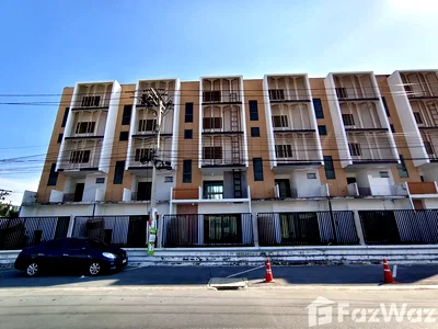 Townhouses for sale Bangkok : 2 Bedroom Townhouse for sale at Sho Phatthanakan 32  6130989