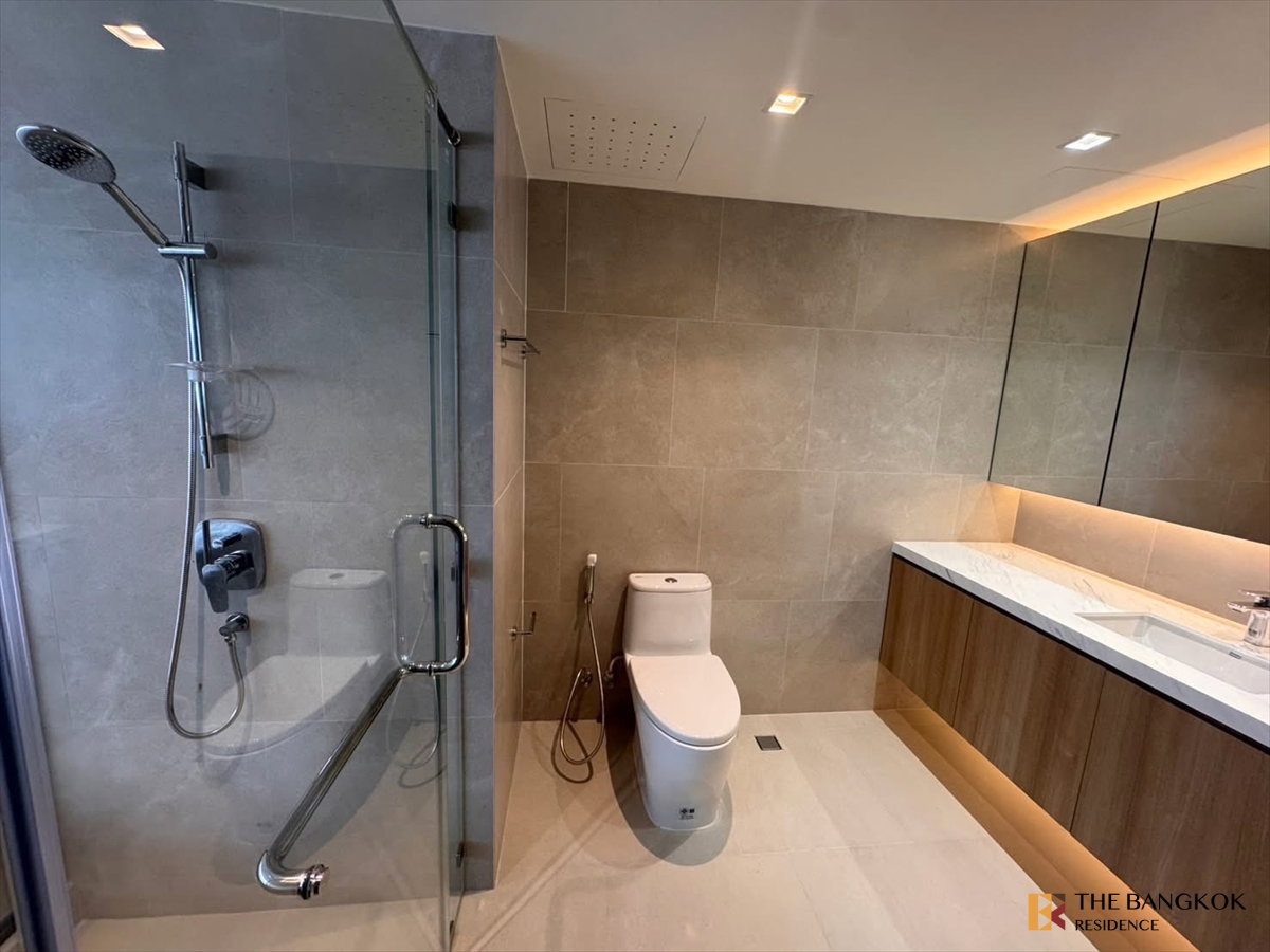 รูป Condo for Rent 💎Lake Avenue near BTS Asoke, 1BR 93sqm 55k, Spacious unit, Best prices in the project 💙 - รูปที่ 7/7