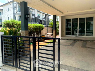 Townhouses for rent Bangkok : 3-BR Townhouse in Hua Mak (ID 2020909)