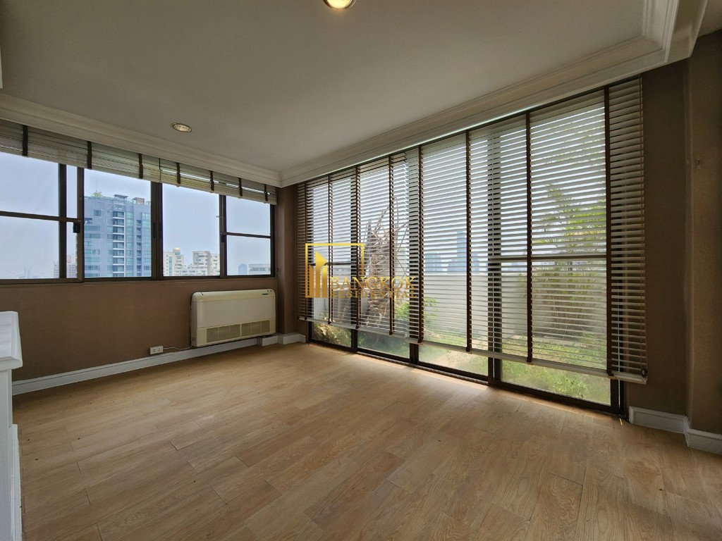 รูป Desirable 4 Bedroom Duplex Apartment in Phrom Phong Area - BR0452AP - รูปที่ 11/39