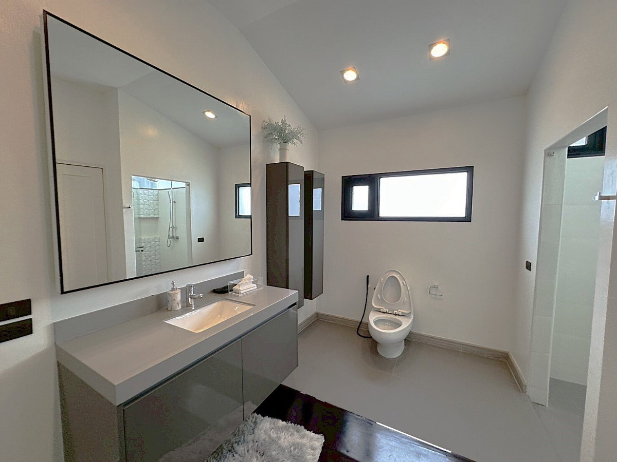 รูป บ้านหรู พร้อมสระว่ายน้ำส่วนตัว ใจกลางทองหล่อ ** NO CO-AGENT ** - รูปที่ 10/16