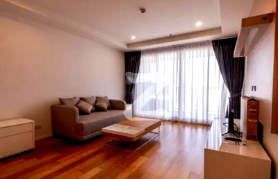 ขายคอนโด : คอนโดใหญ่ ใจกลางสุขุมวิท 15 | 3 ห้องนอน | ชั้นสูง วิวเมือง