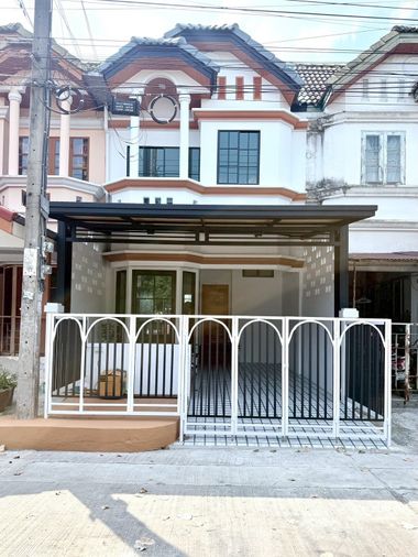 ขายทาวน์เฮ้าส์รีโนเวท 2 ชั้น ม.ทาวน์แอนด์คันทรี หนองจอก 3 ห้องนอน ราคา 1.89 ล้านบาท