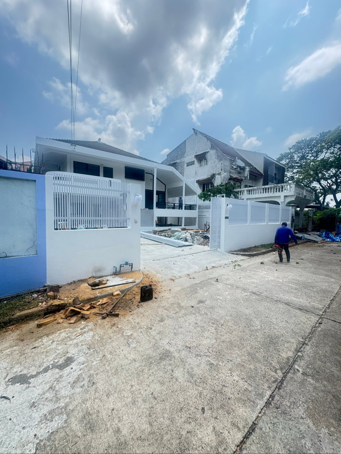 picture Sri Nakarin House (near seacon square) - 3/21