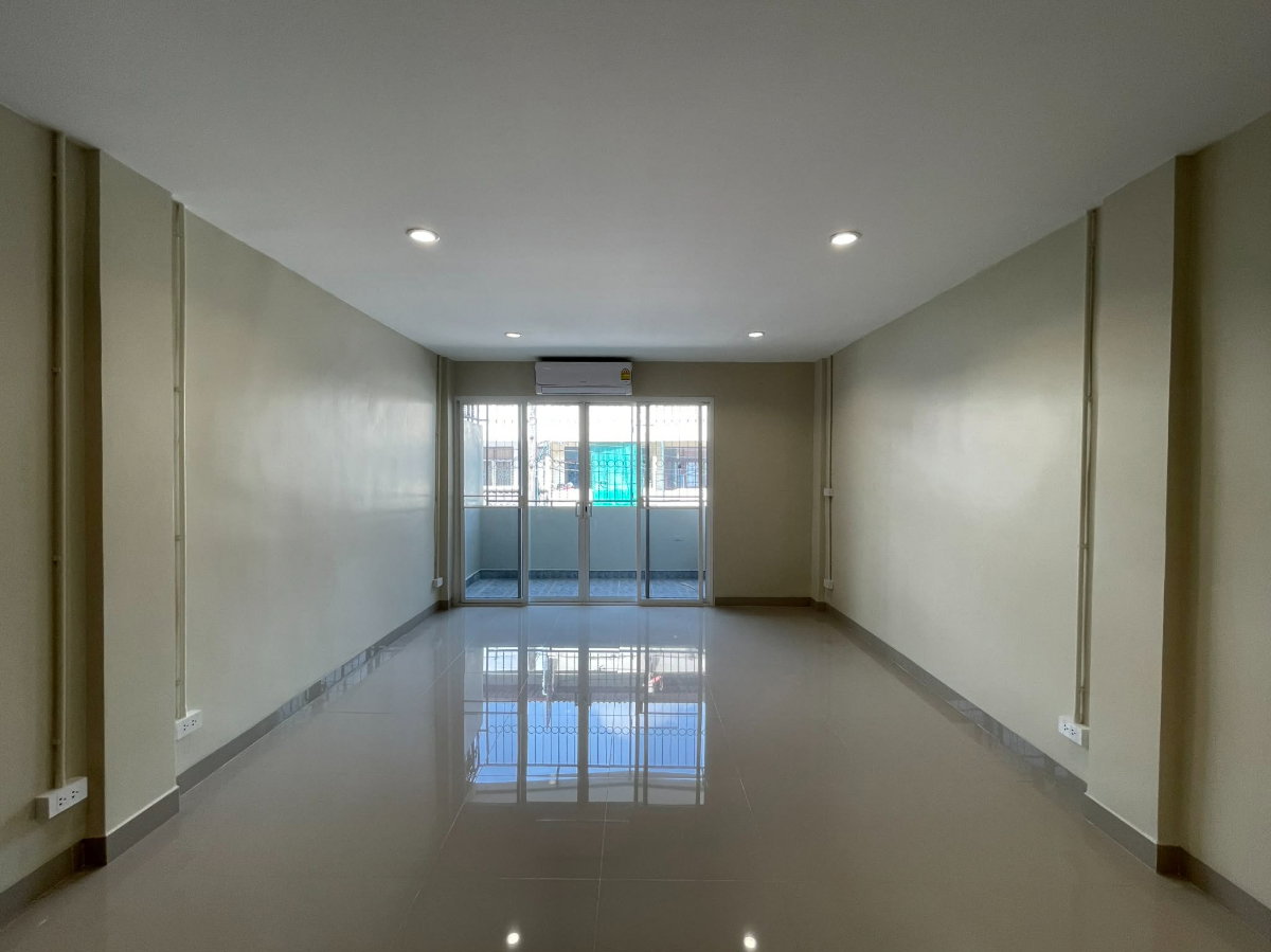 รูป รีโนเวทใหม่ให้เช่า ทำเลสุขุมวิท 93 เดินถึง BTS แค่ 150 เมตร - รูปที่ 11/36