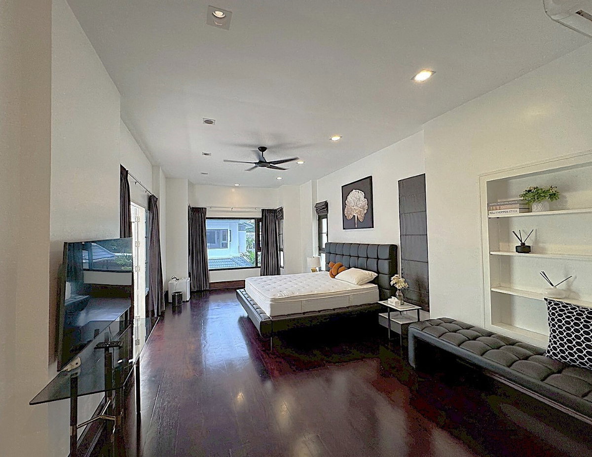 รูป บ้านหรู พร้อมสระว่ายน้ำส่วนตัว ใจกลางทองหล่อ ** NO CO-AGENT ** - รูปที่ 3/16