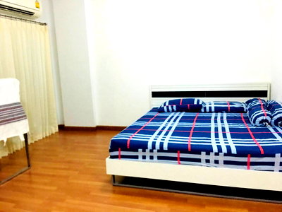 คอนโดให้เช่า : P-48808 สตูดิโอวิวสระว่ายน้ำ! ชาโตว์ รัชดา13 ใกล้ MRT ห้วยขวาง เพียง 5 นาที! 12,000 บาท | Line Id: @easythaihome | 085-592-2897