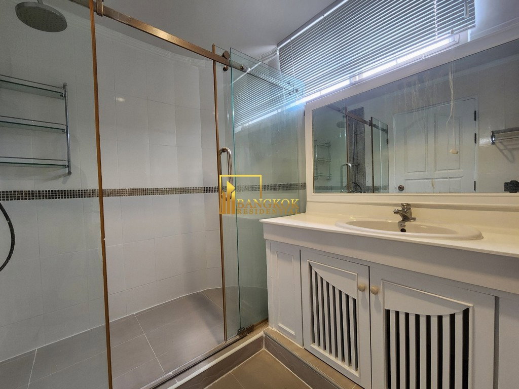 รูป Desirable 4 Bedroom Duplex Apartment in Phrom Phong Area - BR0452AP - รูปที่ 29/39