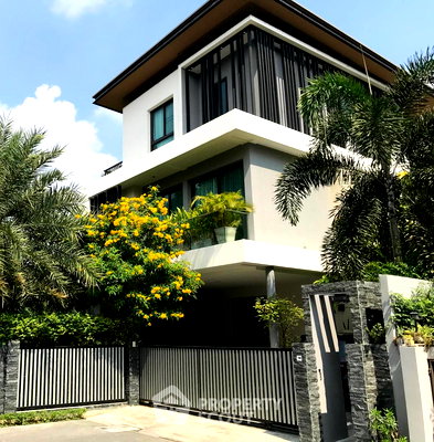 Houses for sale Bangkok : 3-BR House in Dokmai (ID 1936505)