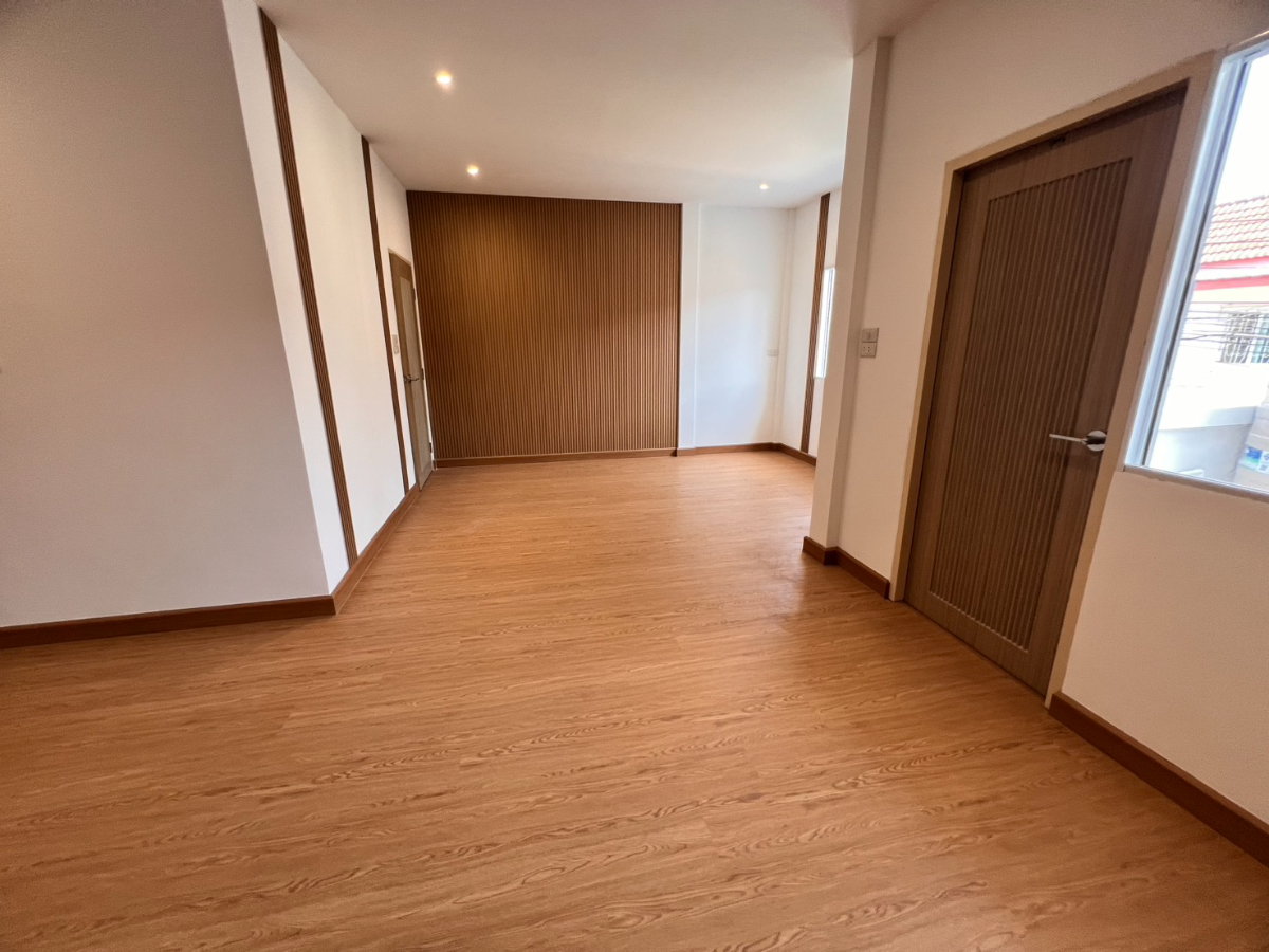 รูป 🎉 ขายทาวน์โฮม 2 ชั้น 🌟 ในซอยจรัญ 35 🌟 22.6 ตรว 🌟 รีโนเวทใหม่สไตล์มินิมอล 🏡 - รูปที่ 19/30