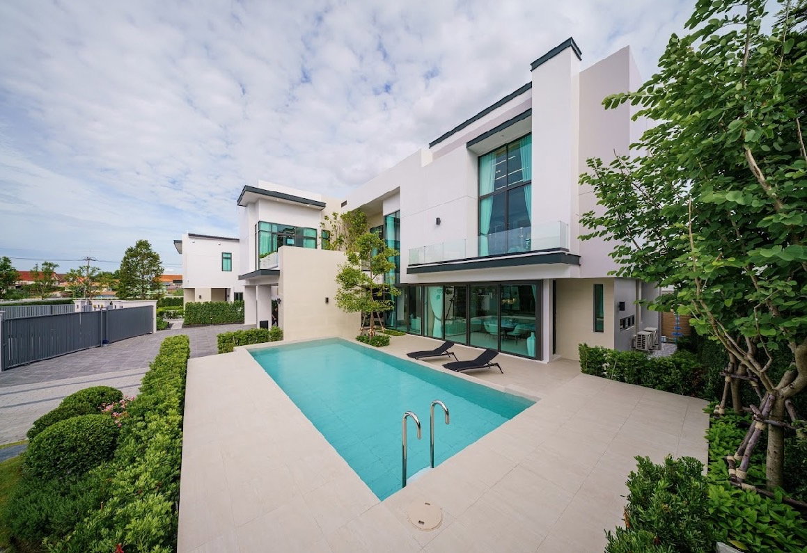 รูป 🌇 💦🏊‍♂️ Luxury Pool Villa💦 ย่านราชพฤกษ์ – ปิ่นเกล้า ทำเลศักยภาพ ใกล้ 🚇 รถไฟฟ้า 🛍️  - รูปที่ 2/13