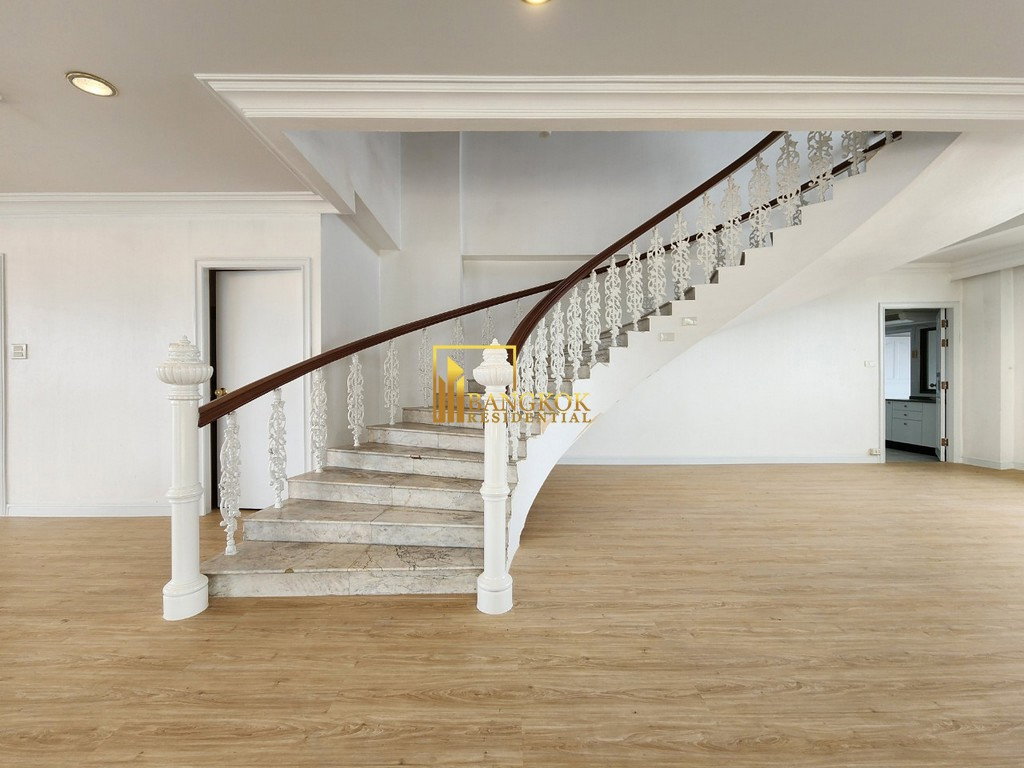 รูป Desirable 4 Bedroom Duplex Apartment in Phrom Phong Area - BR0452AP - รูปที่ 13/39