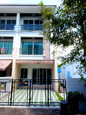 ทาวน์โฮม กรุงเทพมหานคร : ขายทาวน์โฮม 3 ชั้น หลังมุม บ้านกลางเมือง อ่อนนุช-วงแหวน