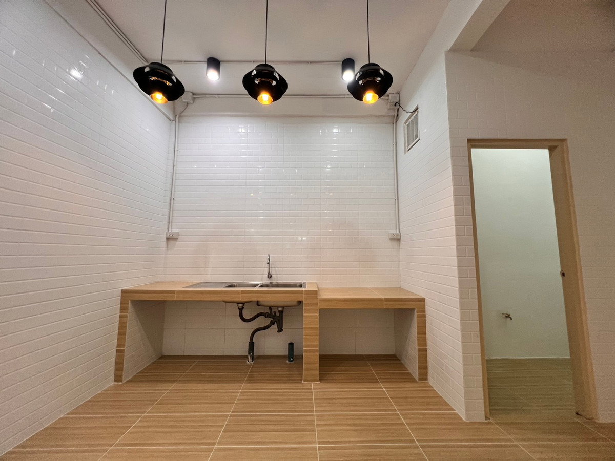 รูป 🏠 ทาวน์โฮม 2 ชั้น ใกล้ 🚇 MRT จรัญฯ 📍 ทำเลดี เข้าเมืองง่าย 🏘️  ✔️ รีโนเวทใหม่ทั้งหลัง สไตล์มินิมอล - รูปที่ 18/28