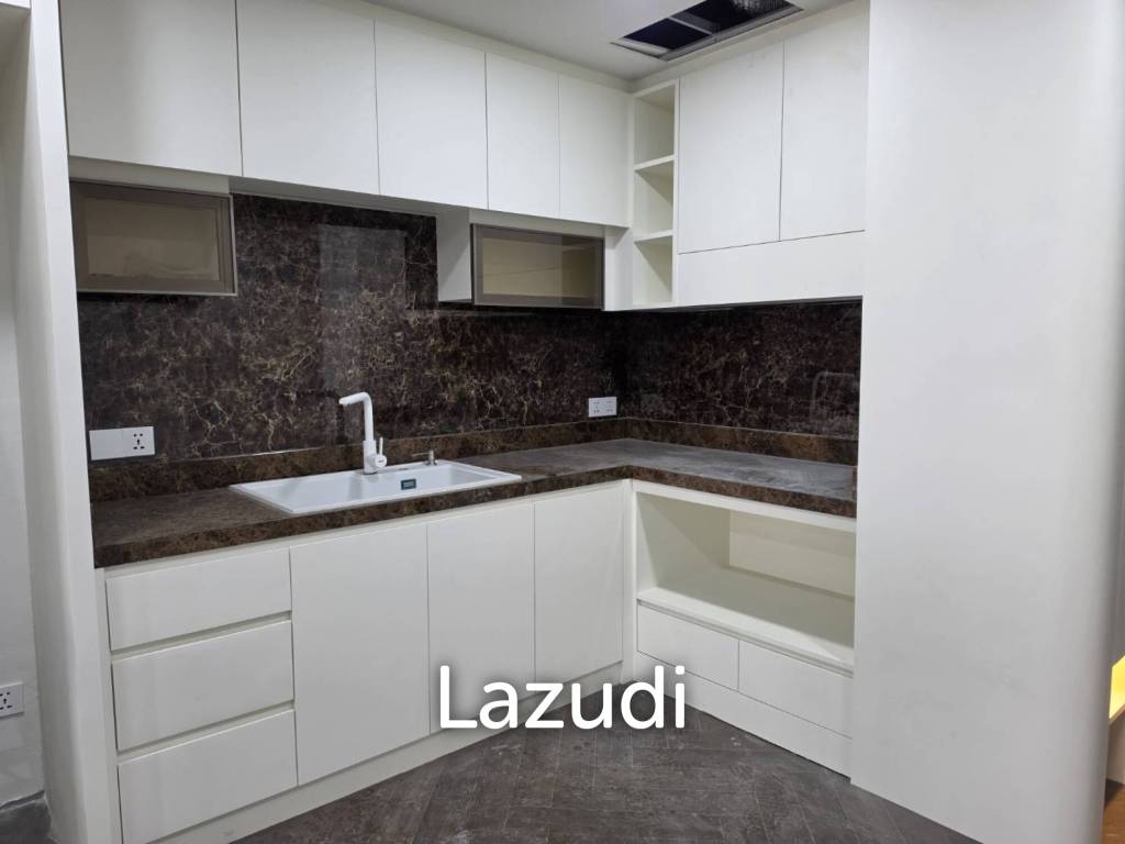 picture 68 sqm high floor condo in State Tower Si Lom Bangkok - 5/7