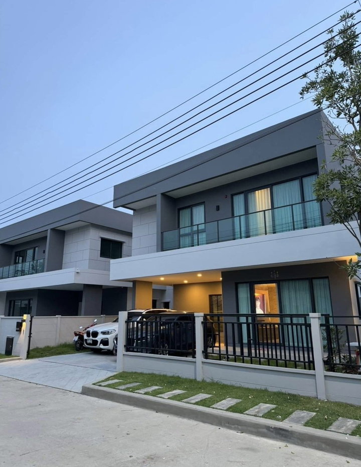 รูป บ้านเดี่ยวให้เช่า 📍 Centro Bangna 📍 3 ห้องนอน 4 ห้องน้ำ เฟอร์นิเจอร์ และ เครื่องใช้ไฟฟ้าครบ  - รูปที่ 2/11