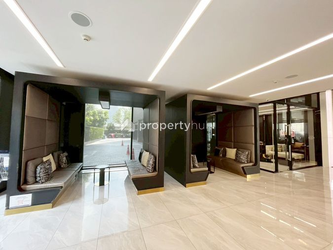 Knightsbridge Space Rama 9