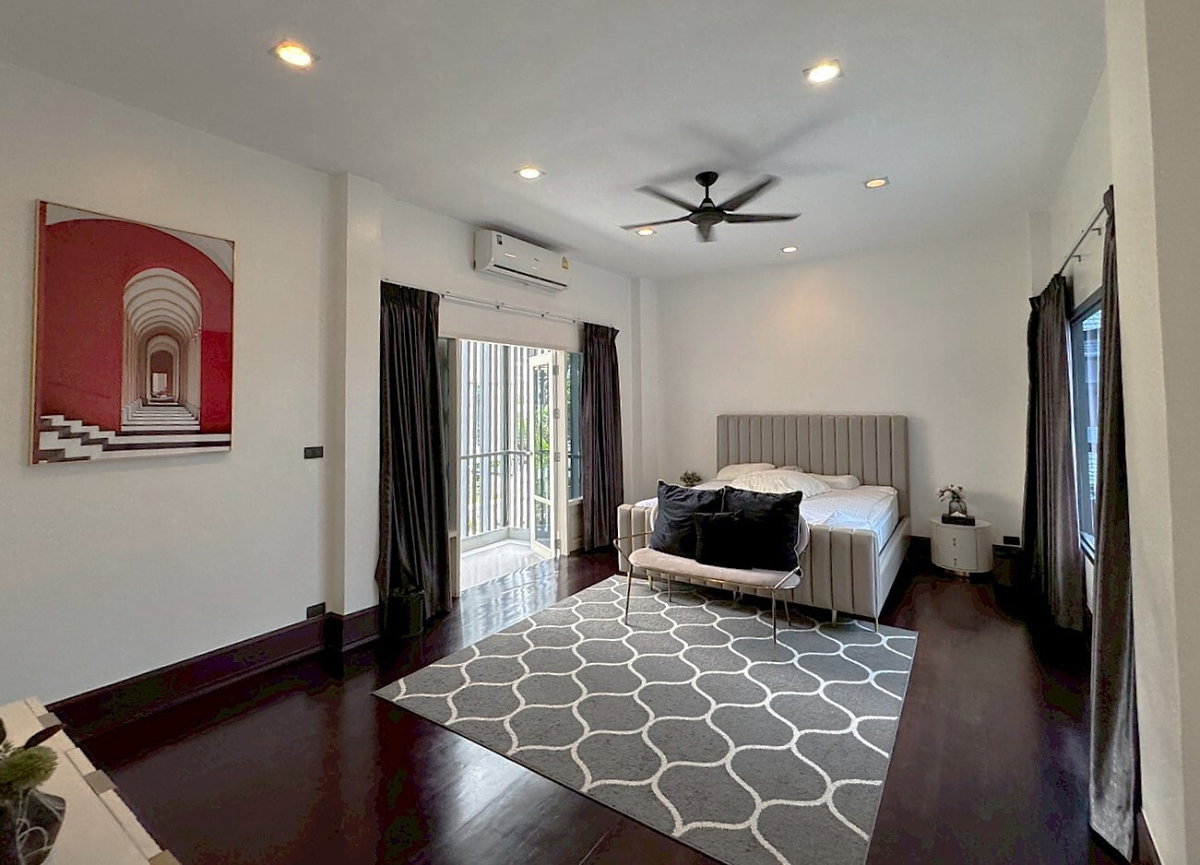 รูป บ้านหรู พร้อมสระว่ายน้ำส่วนตัว ใจกลางทองหล่อ ** NO CO-AGENT ** - รูปที่ 12/16