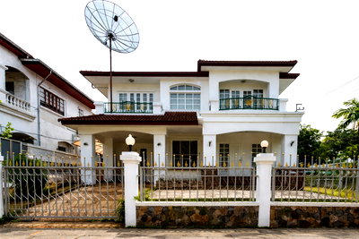 Houses for sale Bang Khun Thian : Spacious Family House for Sale in Bang Khun Thian | Private Living | Great Value