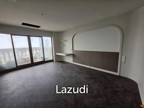 68 sqm high floor condo in State Tower Si Lom Bangkok