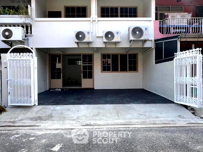 Townhouses for rent True Tower Ratchada : 3-BR Townhouse near MRT Phra Ram 9 (ID 1999650)