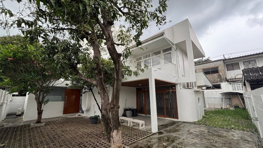 R107 📣 Newly renovated detached house Close to many restaurants, cafes, and popular shops. 🌟 Only 14.9 million baht.