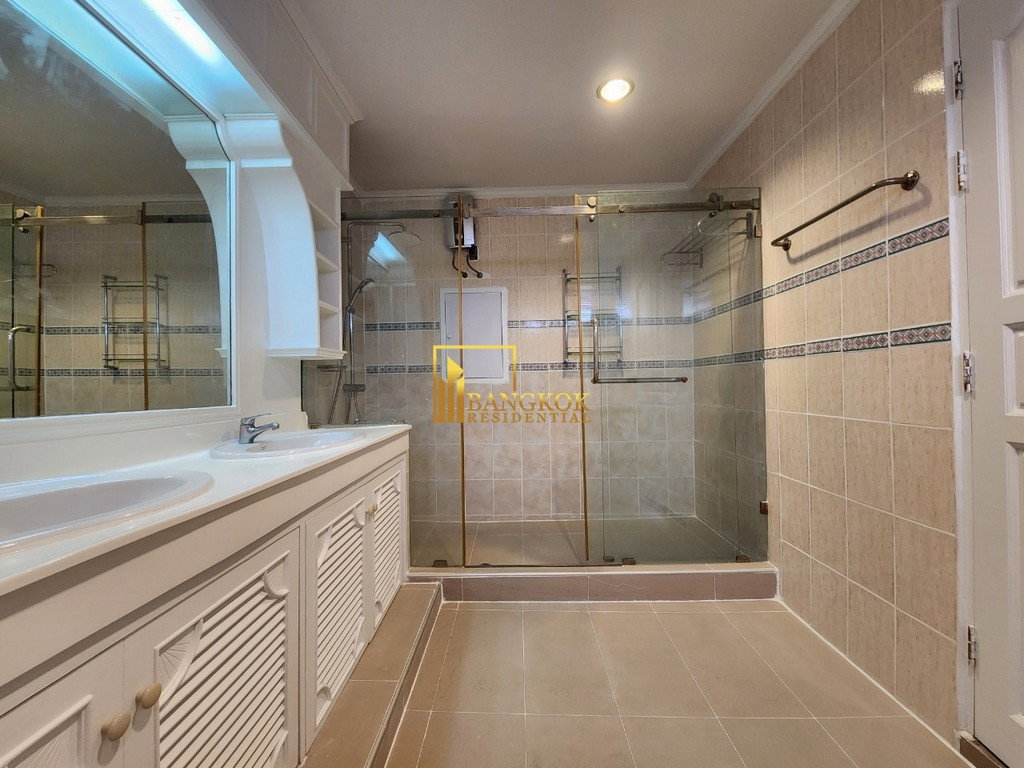 รูป Desirable 4 Bedroom Duplex Apartment in Phrom Phong Area - BR0452AP - รูปที่ 20/39