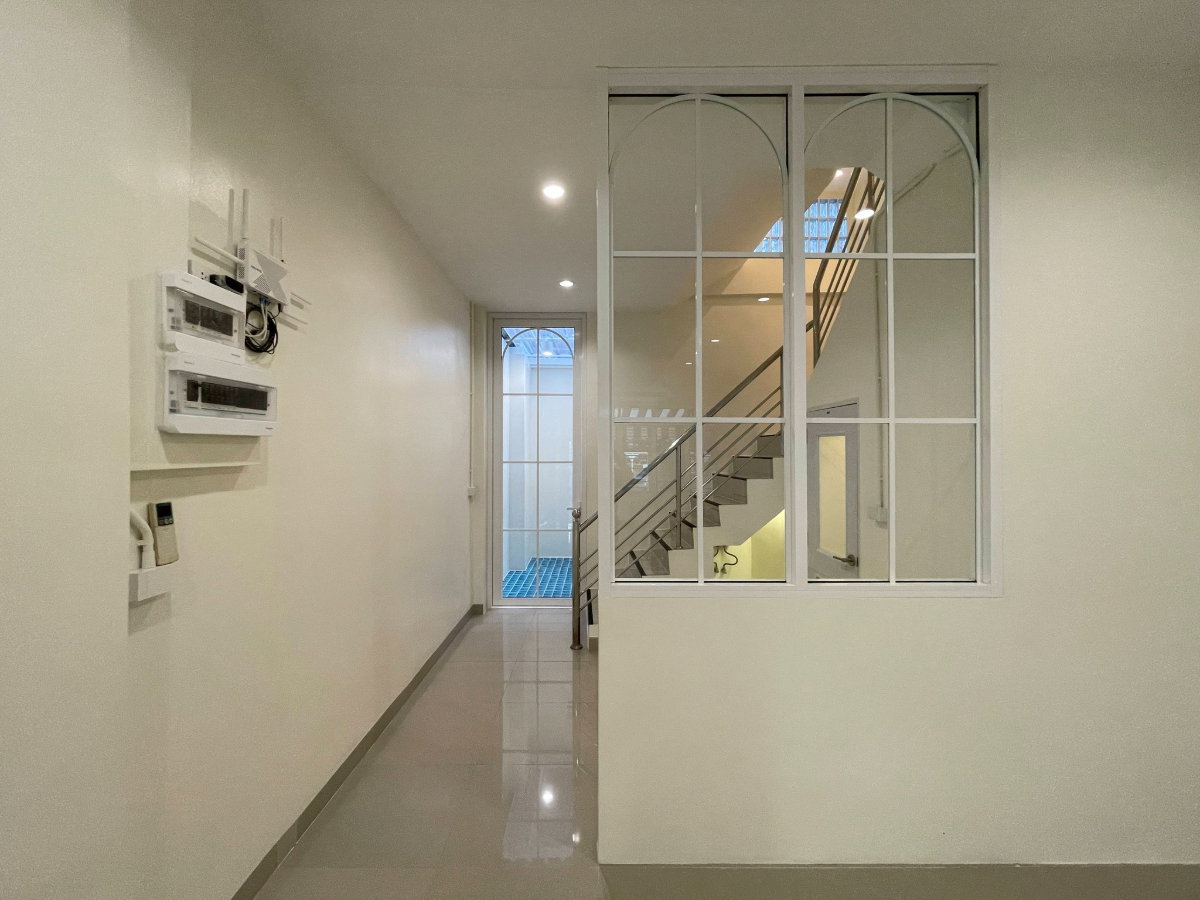 รูป รีโนเวทใหม่ให้เช่า ทำเลสุขุมวิท 93 เดินถึง BTS แค่ 150 เมตร - รูปที่ 6/36